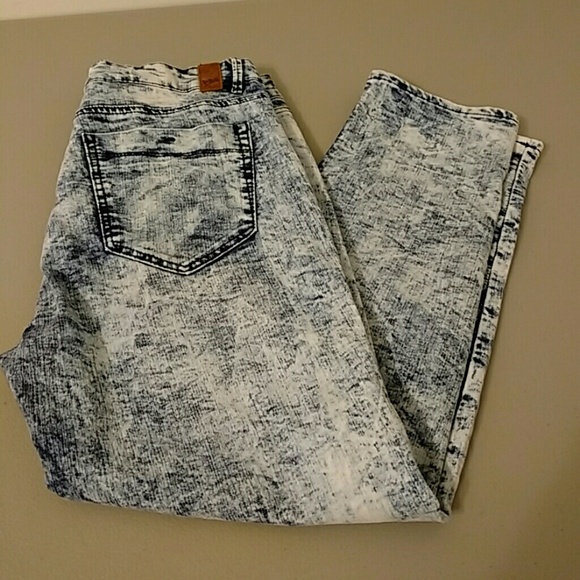 CAPRIS - Picture 2 of 4